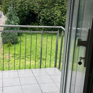 Toll Apartment Mit Privatem Eingang Free Parking Slbst Check-In Netflix 30 Zone Ruhig